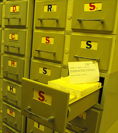 Card-filing cabinet for cataloguing scientific references